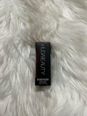 HUDA BEAUTY Blush Filter Liquid Blush - Deep Red